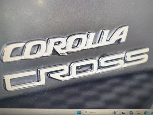 Used 2023 Toyota Corolla Cross LE w/ Moonroof Package image 9