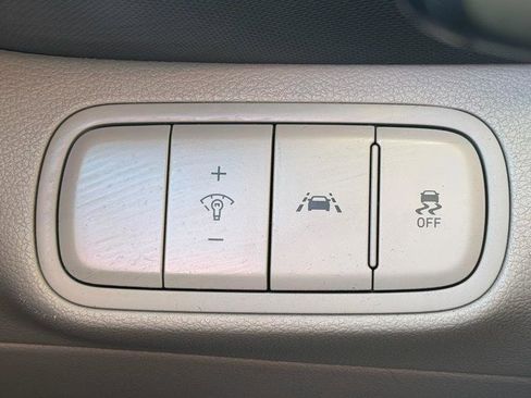 Used 2021 Hyundai Venue SEL image 17