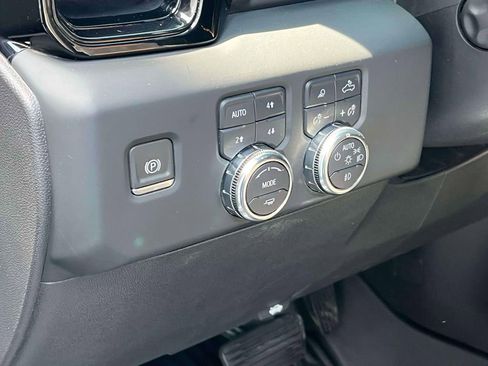 Used 2024 GMC Sierra 1500 AT4 w/ Technology Package AWD/4WD image 29