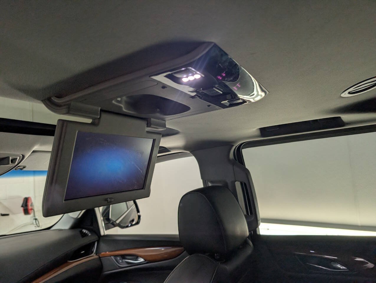 Used 2018 Cadillac Escalade Premium Luxury AWD/4WD image 16