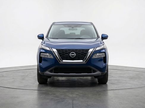 Used 2025 Nissan Rogue SV FWD image 2