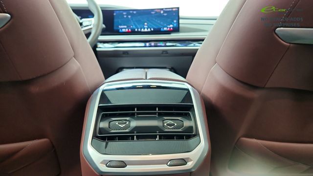 Used 2023 BMW i7 xDrive60 AWD/4WD image 34