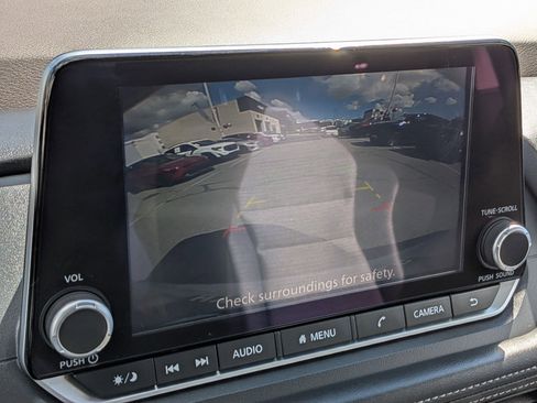 Used 2023 Nissan Rogue SV image 24