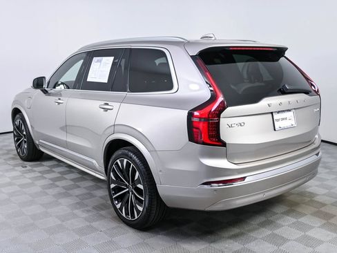 Certified 2025 Volvo XC90 T8 Ultra AWD/4WD image 4