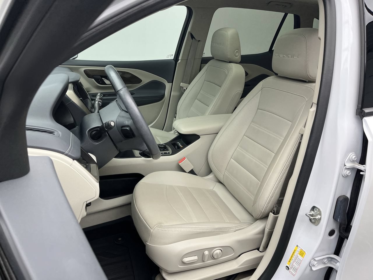 Certified 2024 GMC Terrain Denali w/ Denali Premium Package AWD/4WD image 11