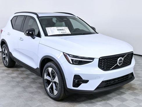 New 2026 Volvo XC40 B5 Plus w/ Protection Package Premier AWD/4WD image 25
