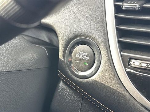 Certified 2022 Chevrolet Trax LT w/ LT Convenience Package image 16