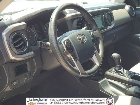 Used 2019 Toyota Tacoma SR5 RWD image 11