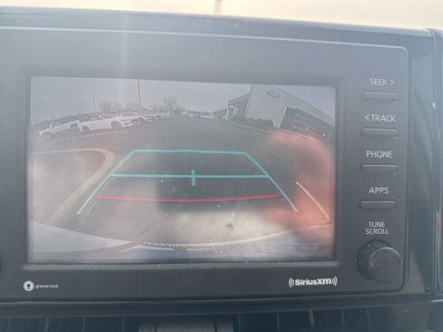 Used 2022 Toyota RAV4 XLE w/ Convenience Package image 10