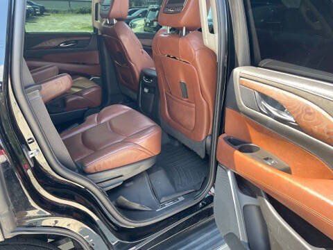 Used 2018 Cadillac Escalade Luxury RWD image 30