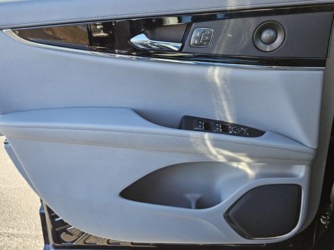 Used 2023 Lincoln Nautilus Reserve w/ Monochromatic Package image 23