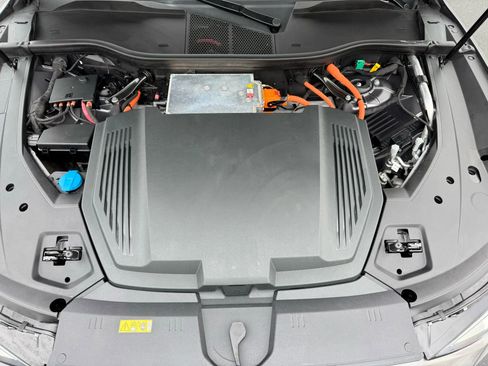Used 2022 Audi e-tron Premium Plus w/ Premium Plus Package image 46