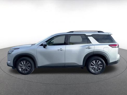 Used 2025 Nissan Pathfinder SV image 9