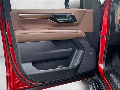 Used 2025 Chevrolet Tahoe High Country RWD image 17