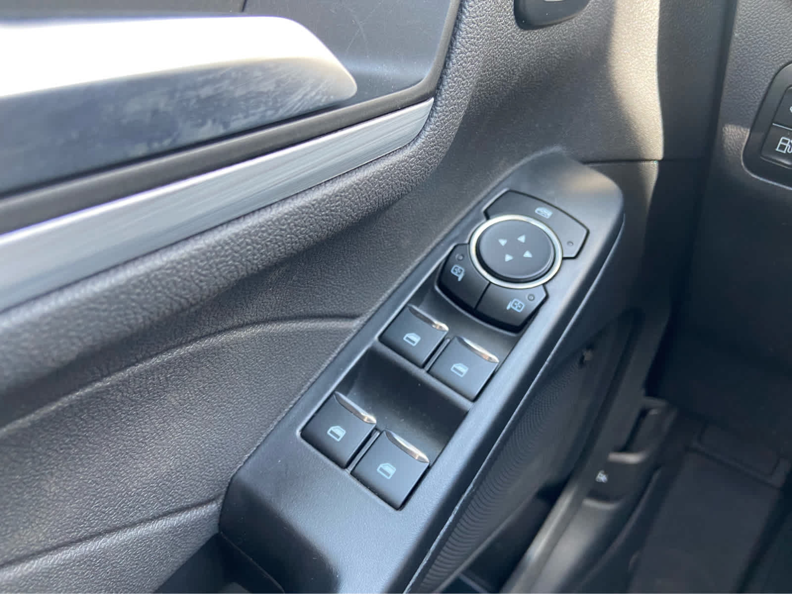Used 2025 Ford Escape Platinum w/ Premium Technology Package AWD/4WD image 23