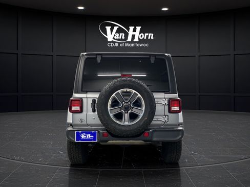 Used 2020 Jeep Wrangler Unlimited Sahara AWD/4WD image 6