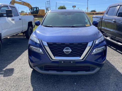 Used 2023 Nissan Rogue SV AWD/4WD image 2