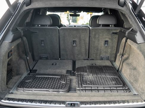 Used 2022 Bentley Bentayga image 43