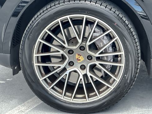 Used 2023 Porsche Cayenne Platinum Edition AWD/4WD image 26