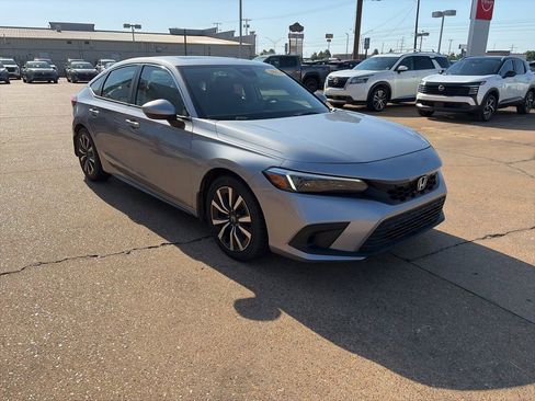 Used 2024 Honda Civic EX-L image 6