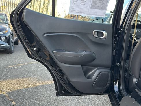 Used 2025 Hyundai Venue SEL image 22