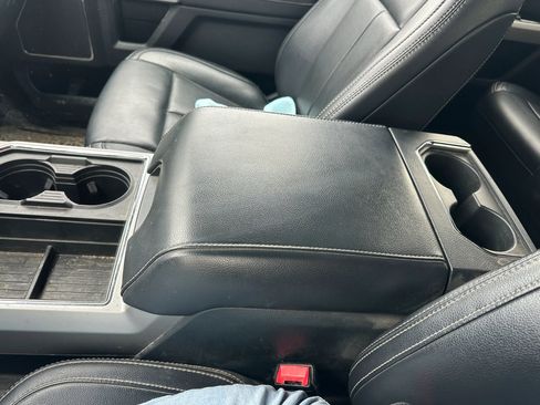 Used 2022 Ford F550 4x4 Crew Cab Super Duty w/ Lariat Value Package image 16