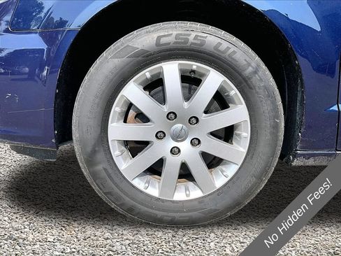 Used 2015 Chrysler Town & Country Touring FWD image 8