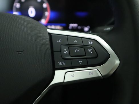 Certified 2024 Volkswagen Taos SE image 12