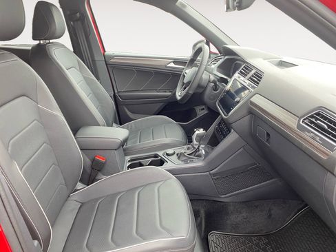 Used 2024 Volkswagen Tiguan SEL R-Line image 20