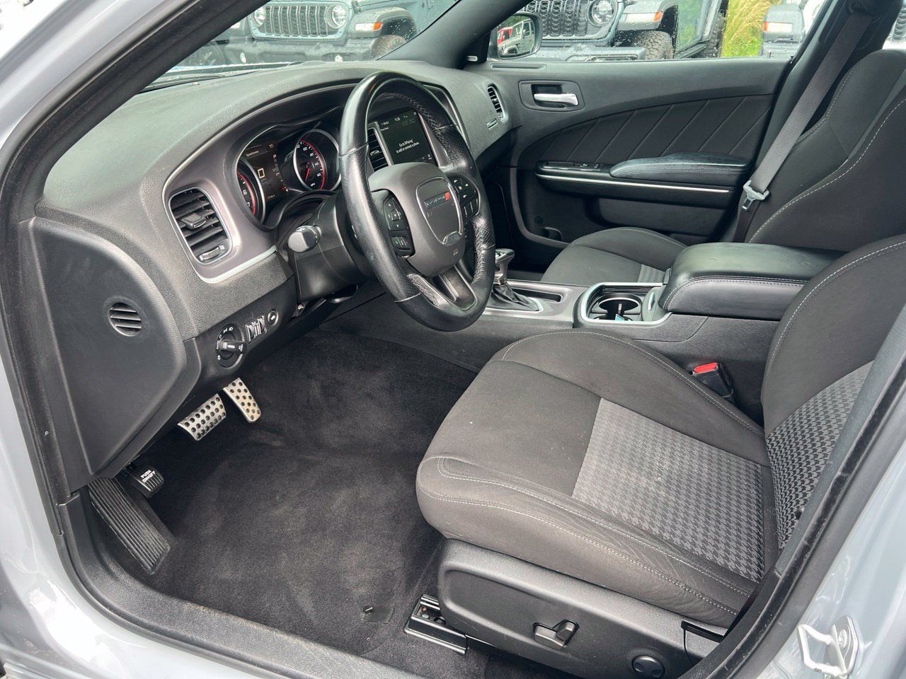 Used 2022 Dodge Charger R/T RWD image 9