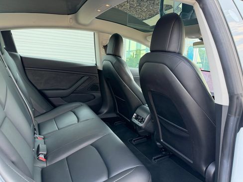 Used 2018 Tesla Model 3 Long Range RWD image 19