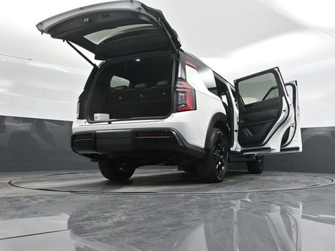 Used 2025 Nissan Armada PRO-4X image 38