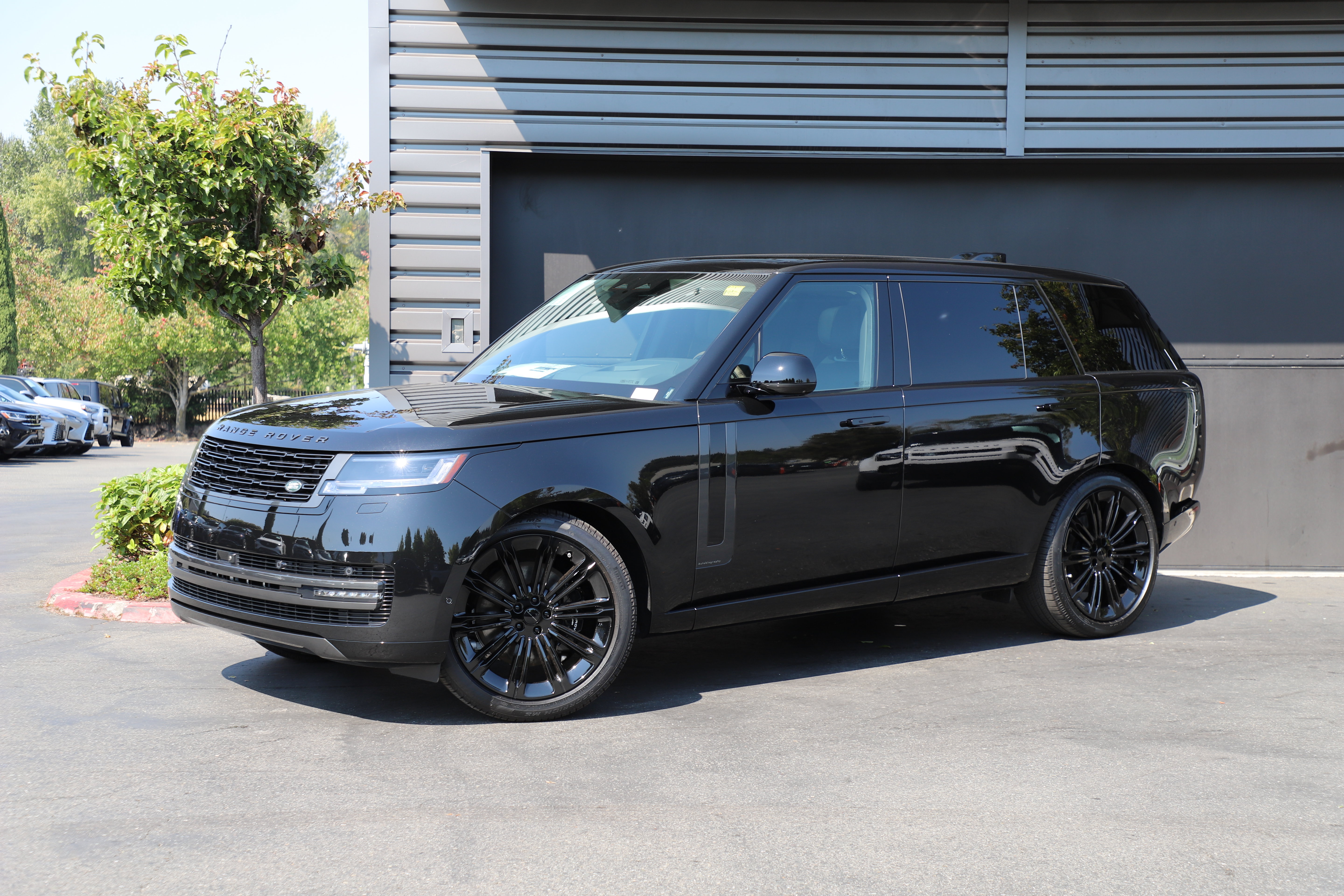 New 2026 Land Rover Range Rover Long Wheelbase Autobiography AWD/4WD image 1