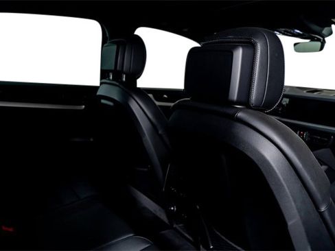 Used 2025 Porsche Cayenne image 42