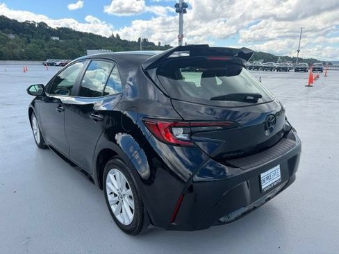 Certified 2025 Toyota Corolla SE w/ SE Package FWD image 9