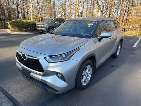 Used 2021 Toyota Highlander LE image 13