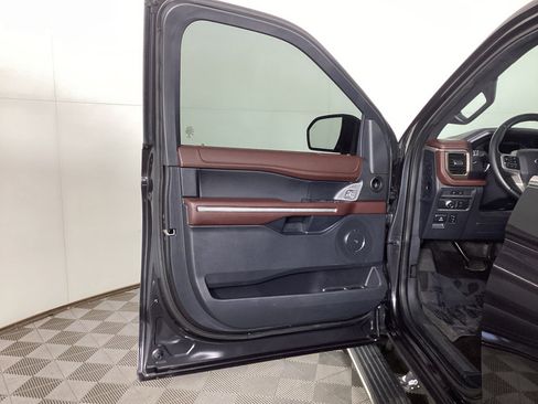 Used 2022 Ford Expedition Max Limited image 17