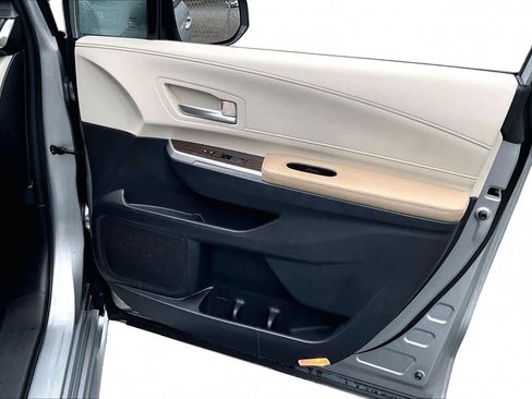 Certified 2023 Toyota Sienna XLE FWD image 23