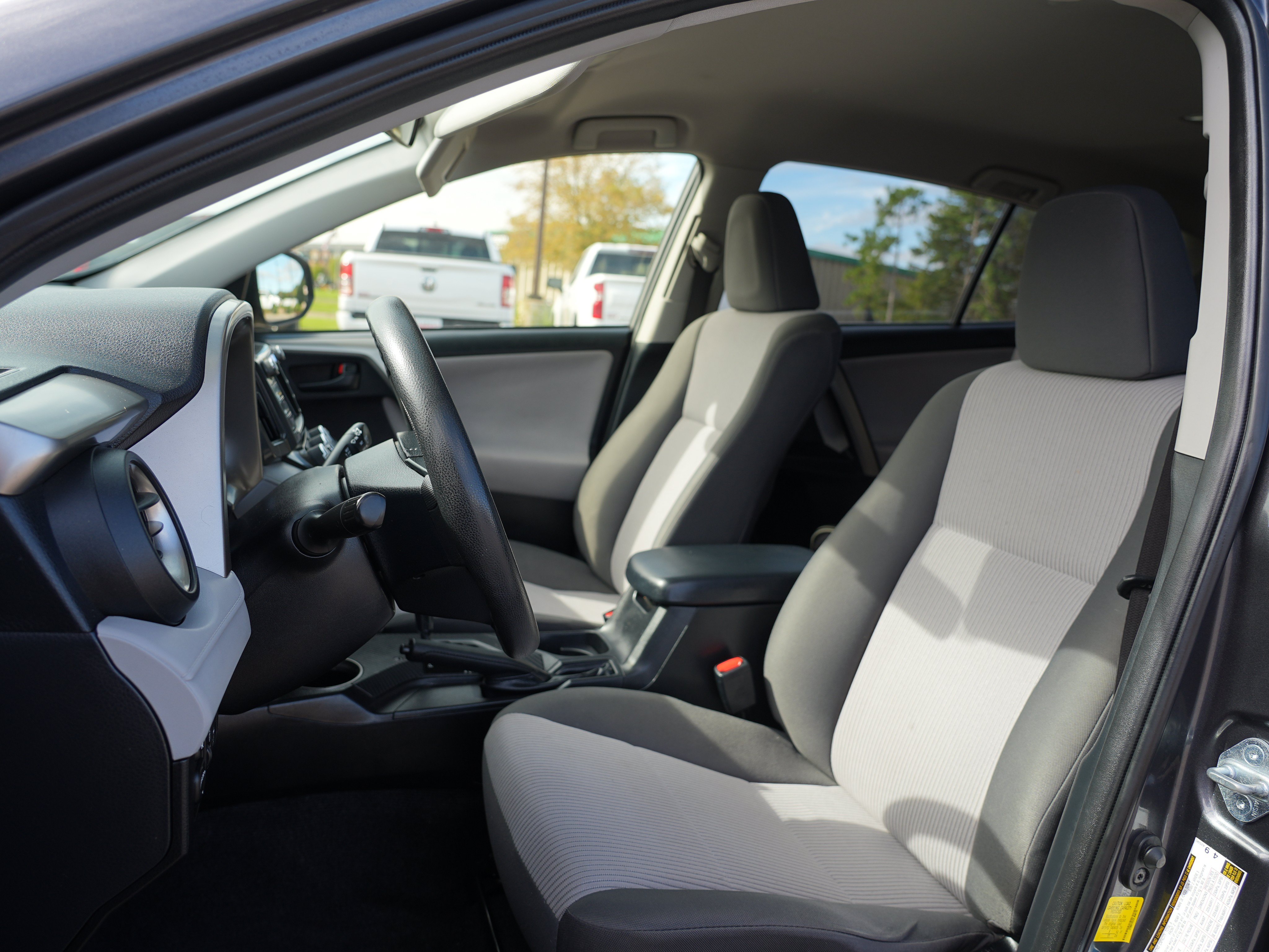 Used 2015 Toyota RAV4 LE AWD/4WD image 12