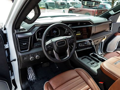 Used 2026 GMC Sierra 3500 Denali Ultimate image 16