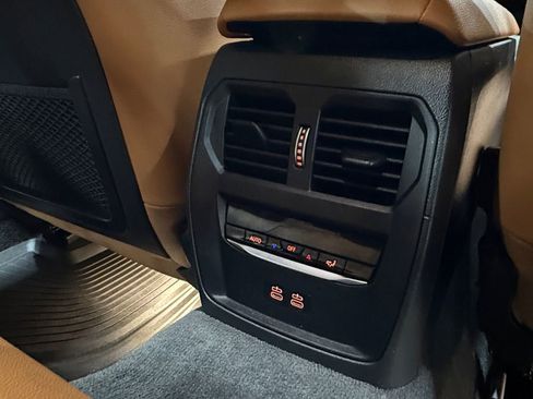 Used 2022 BMW 330e xDrive image 17