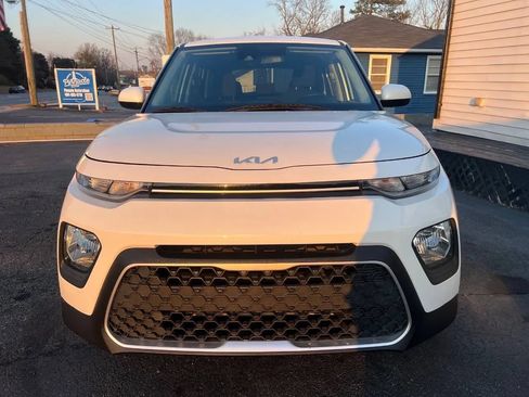 Used 2022 Kia Soul LX w/ Technology Package FWD image 2