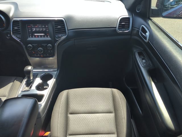 Used 2020 Jeep Grand Cherokee Laredo RWD image 15