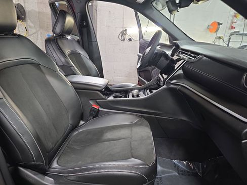 Used 2023 Jeep Grand Cherokee Altitude image 10