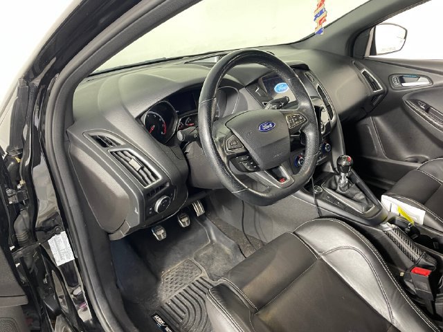 Used 2017 Ford Focus ST w/ Equipment Group 402A FWD image 3