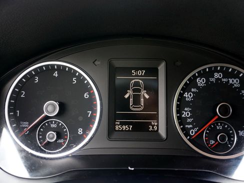 Used 2017 Volkswagen Tiguan Limited w/ Premium Package image 14