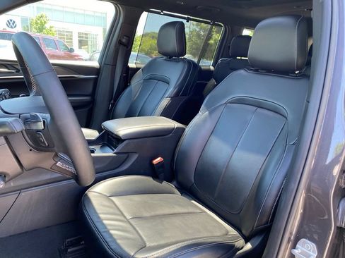 Used 2024 Jeep Grand Cherokee L Limited w/ Luxury Tech Group II AWD/4WD image 20