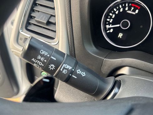 Used 2016 Honda HR-V EX image 18