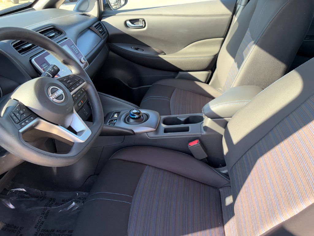 Used 2025 Nissan Leaf S FWD image 9