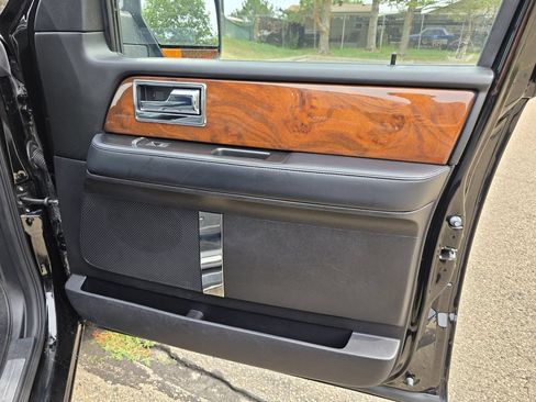 Used 2017 Lincoln Navigator L Select AWD/4WD image 24